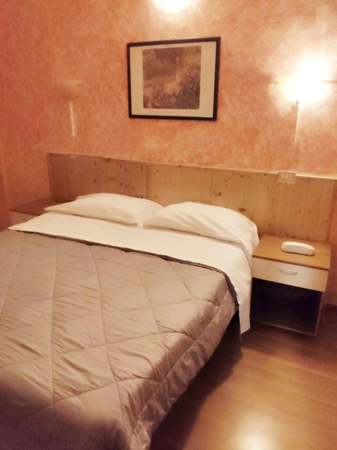 Hotel Ariosto Centro Storico Reggio Emilia Kültér fotó